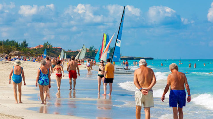 Turistas en Cuba