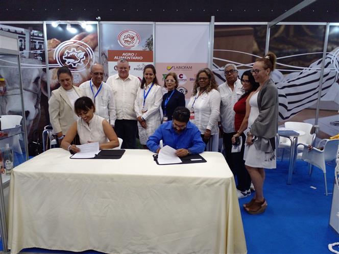 Empresa cubana Alimpex suscribe en Panamá contrato con el Grupo local Belraysa 