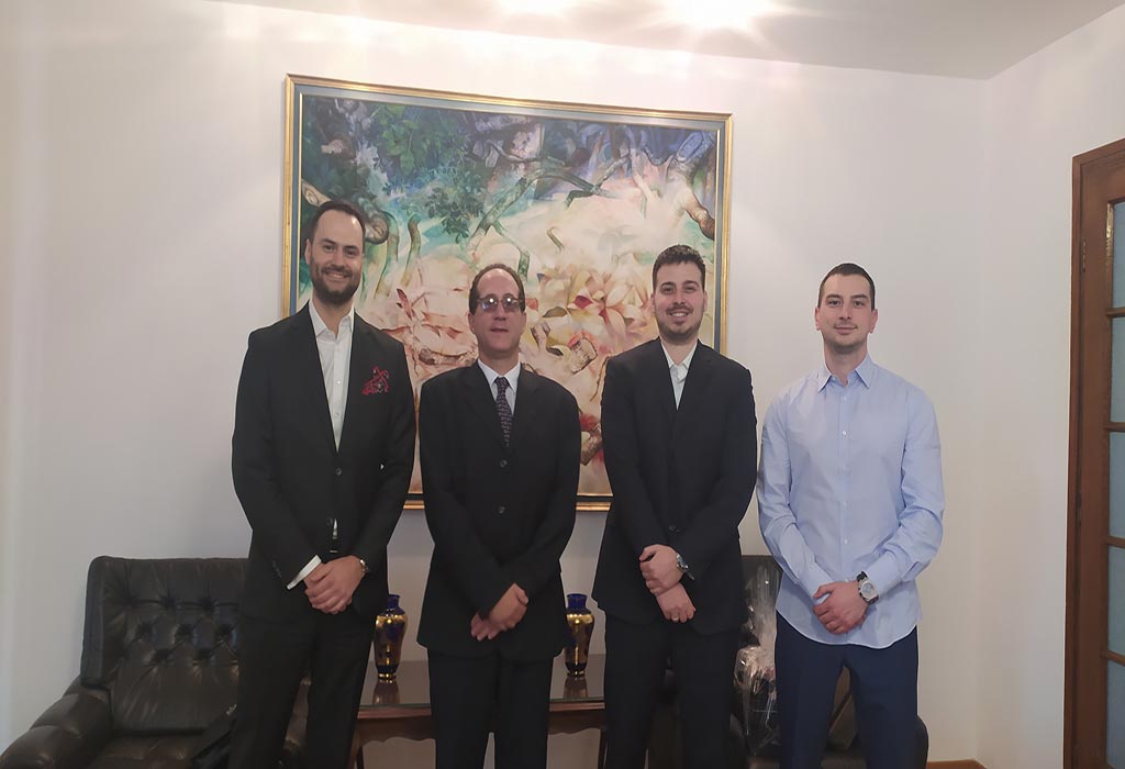 Embajador cubano en Serbia recibe a representantes de Casa del Habano