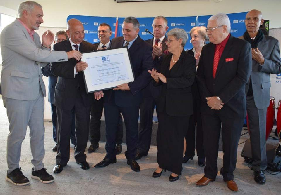 Maestros cubanos del ron ligero reciben reconocimiento de la Unesco