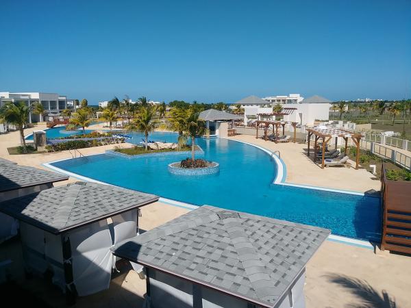 Piscina Iberostar Holguín