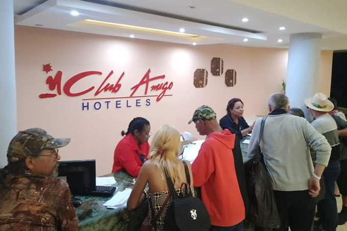 Unos 160 turistas canadienses llegaron a Marea del Portillo. Foto: ACN