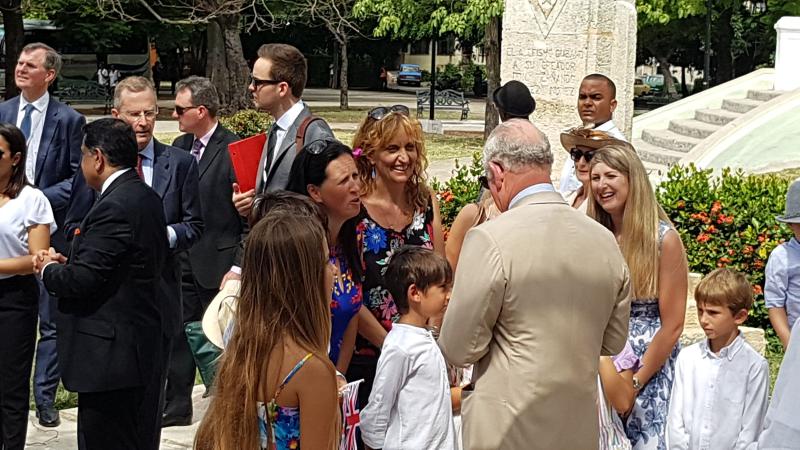 Visita Charles a Cuba