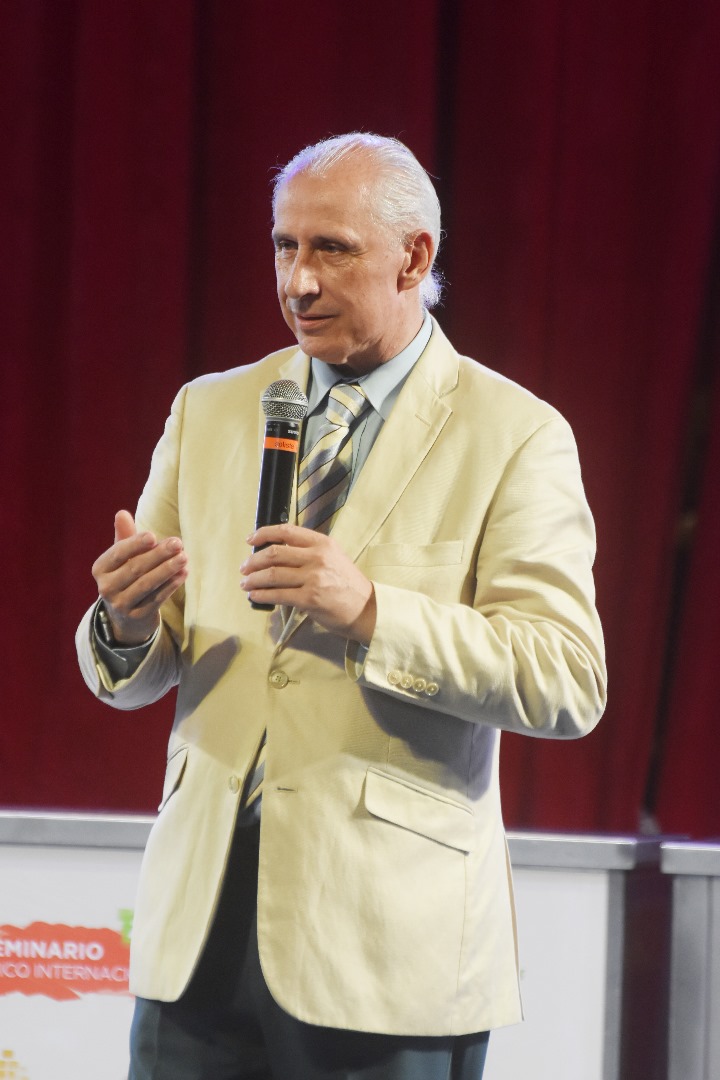 Presidente del Grupo Excelencias, señor José Carlos de Santiago