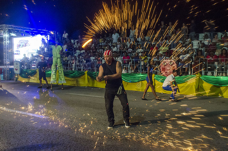 Lanzafuegos, dragones humanos (2)