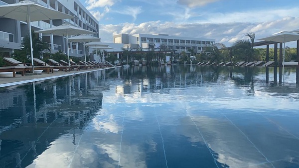 Piscina del Gran Muthu Rainbow