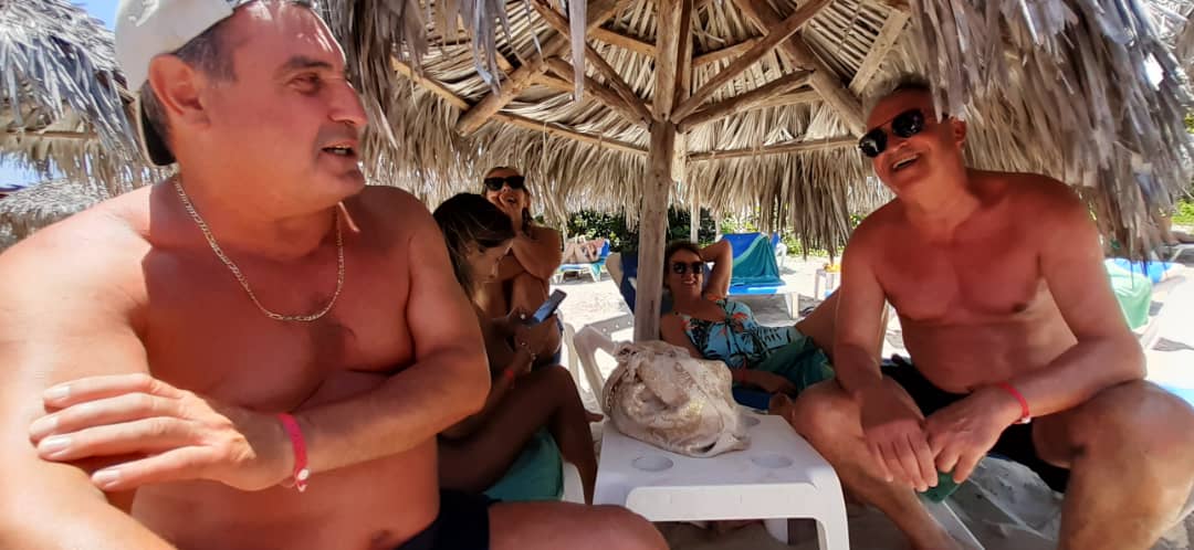 Turistas portugueses visitan Varadero.