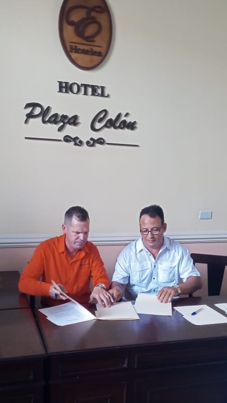 Firma de acuerdos en inauguración de Biotur 2022.