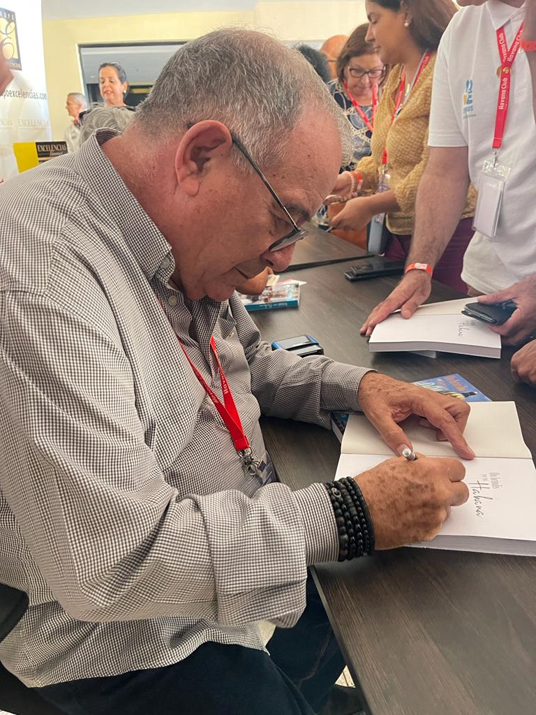 José Rafa Malém dedica el libro Un brindis por mi Habana.