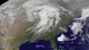 Un ciclón extratropical en el continente. También se observan los frentes que parten de su región central.