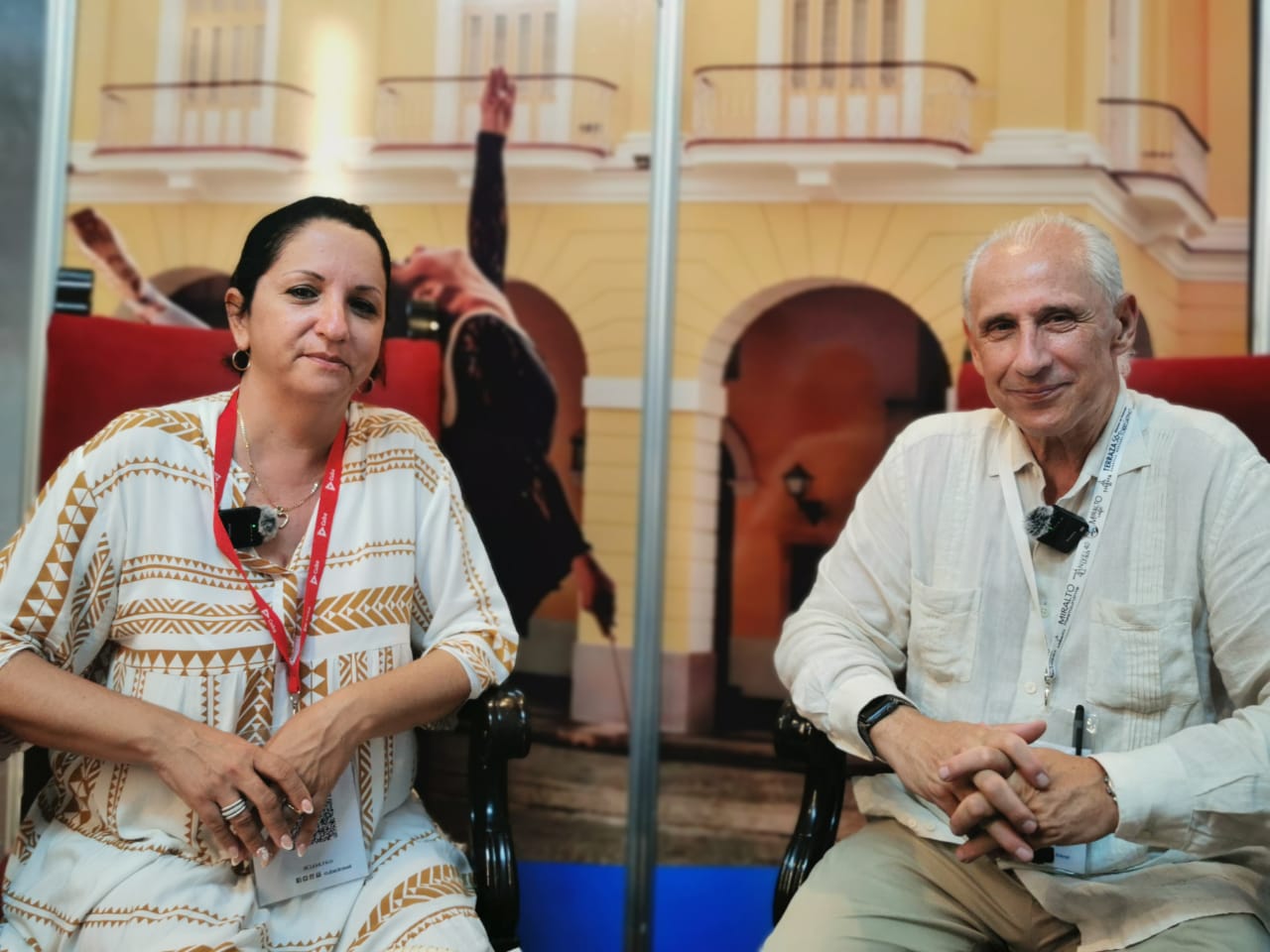 Nastia Valdés López junto al presidente del Grupo Excelencias, José Carlos de Santiago.
