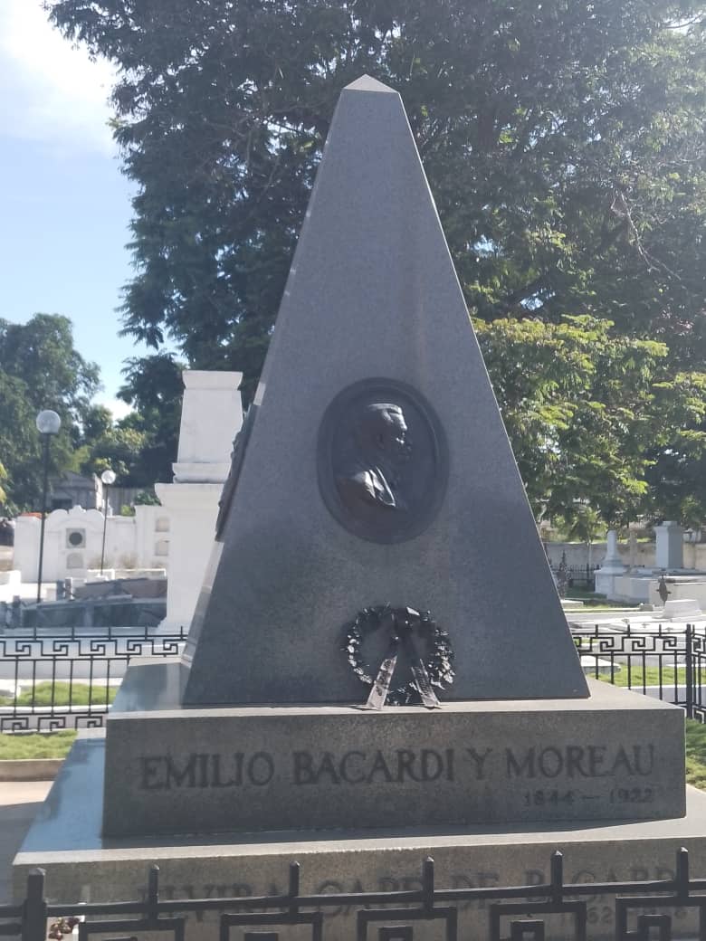 Tumba de Emilio Barcardí