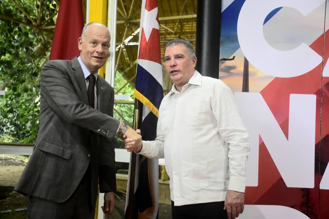 Geoffrey Gartshore, Embajador de Canadá en Cuba y ministro de turismo de Cuba Juan Carlos García Granda