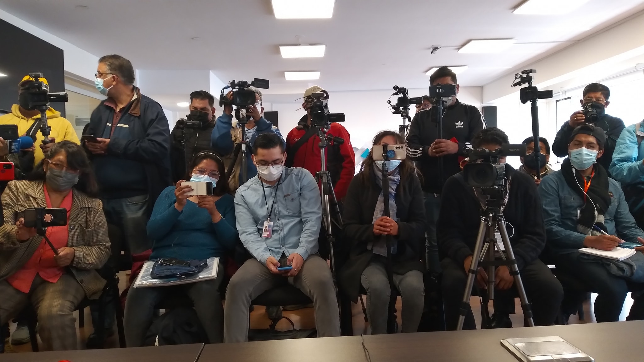 Presentan la nueva campaña turística de Cuba en la sede boliviana de la Cámara Nacional de Comercio