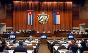 Diputados cubanos analizan el turismo y la informatización