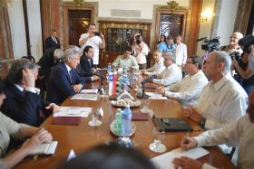 Canciller chileno visita Cuba en misión de negocios