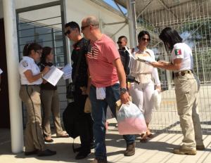 Migrantes cubanos reciben permiso en México y siguen a EE.UU.