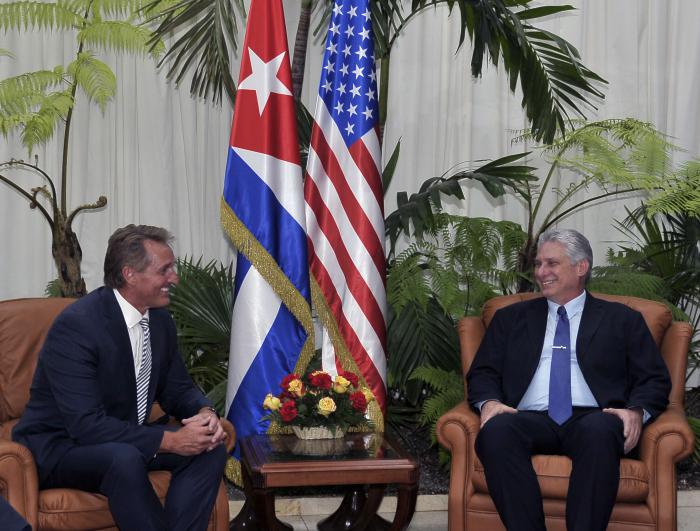 Díaz-Canel recibe a senador estadounidense y al presidente de Google