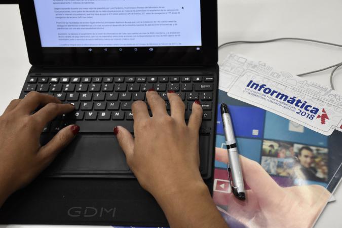 Foto: Raúl Abreu Cuba expone avances tecnológicos en Informática 2018