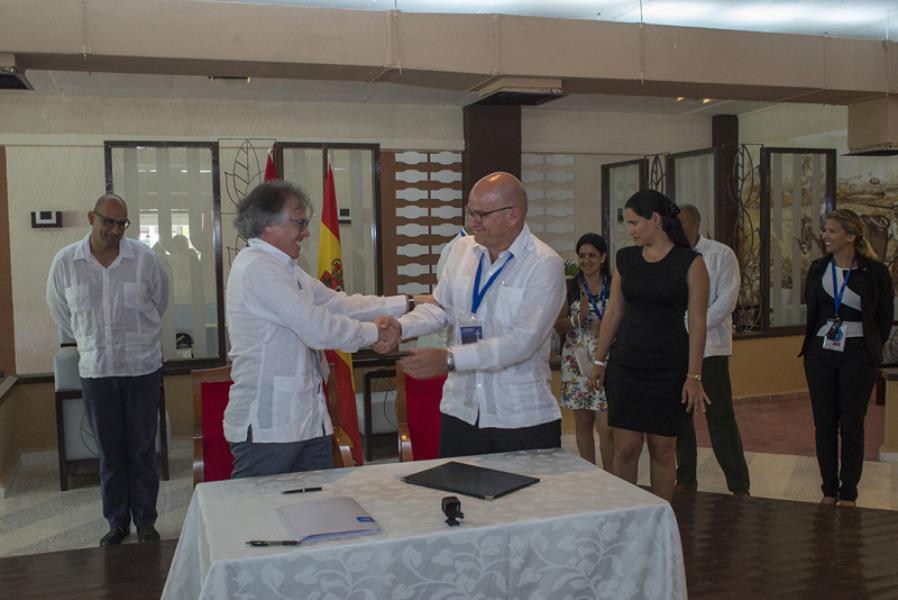 Firman proyecto del Complejo Turístico de Golf Punta Colorada