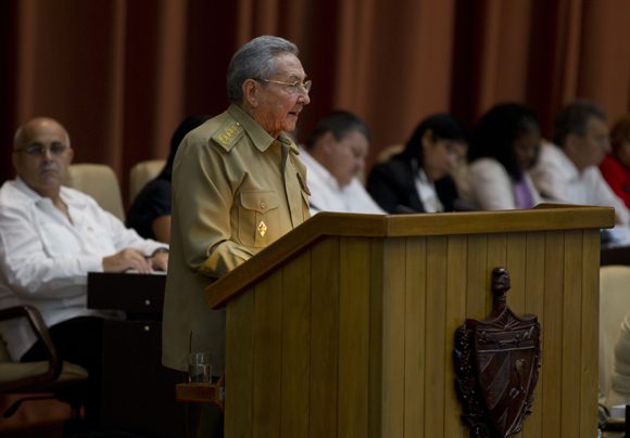 Raúl Castro pide superar prejuicios sobre inversión foránea
