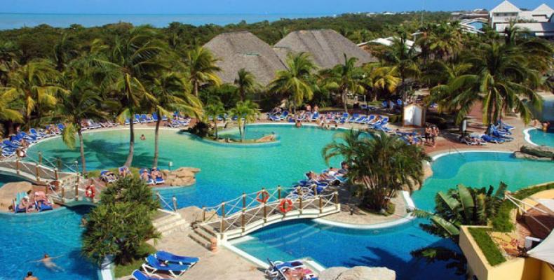 Hotel Royalton Hicacos recibe premio por playa ambiental