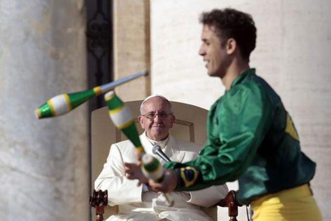 Papa Francisco disfruta del circo cubano en Roma